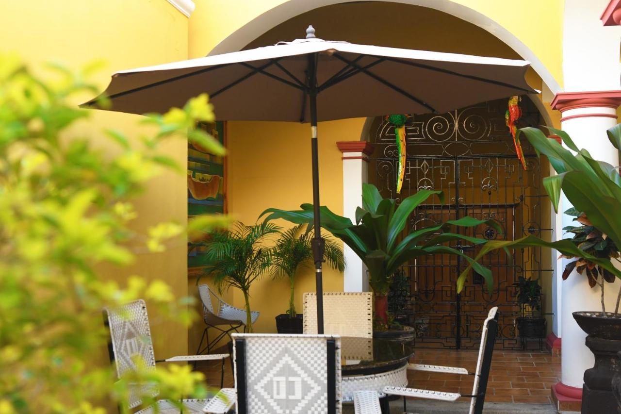 Hotel Casa Danna Colima Exterior photo